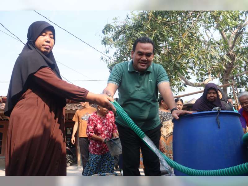 Bupati Blora Bersama Alumni STPDN/IPDN Salurkan Air Bersih
