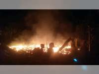 Diduga Akibat &lsquo;Bediang&rsquo;, Kandang dan Rumah Warga Ngasem, Bojonegoro Ludes Terbakar