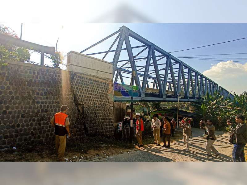 Tembok Penahan Jembatan Kaliketek Penghubung Bojonegoro-Tuban Alami Keretakan