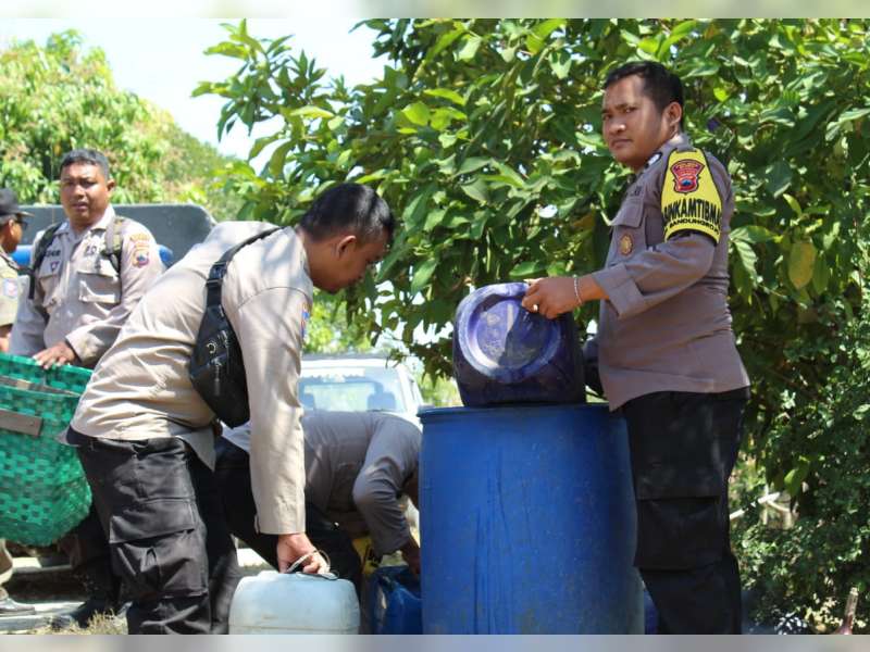 Modifikasi Kendaraan Dinas, Polres Blora Salurkan Bantuan Air Bersih hingga Pelosok