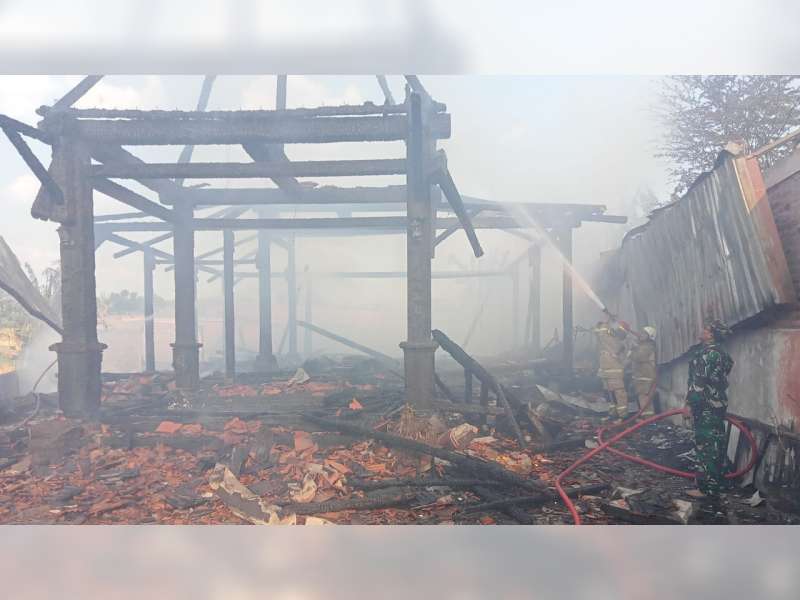 2 Unit Rumah Joglo Milik Warga Gondang, Bojonegoro Terbakar, Kerugian Capai Rp 1,7 Miliar