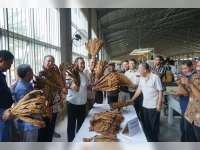 Bupati Blora Kawal Petani Tembakau ke Gudang