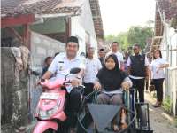 Bupati Blora Serahkan Motor Modif untuk Vea, Bocah Difabel Tulang Kaki yang Ingin Jadi Dokter