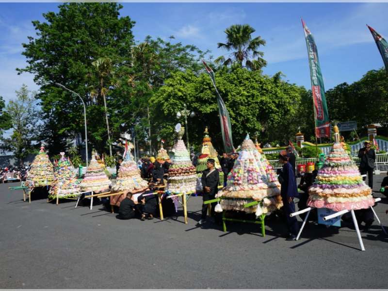 40 Gunungan Hasil Bumi Meriahkan Hari Jadi Blora