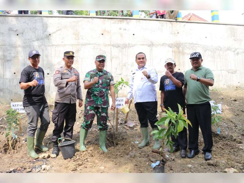 Peringati Hari Bhakti PUPR, Bupati Blora Tanam Pohon Daerah Rawan Longsor