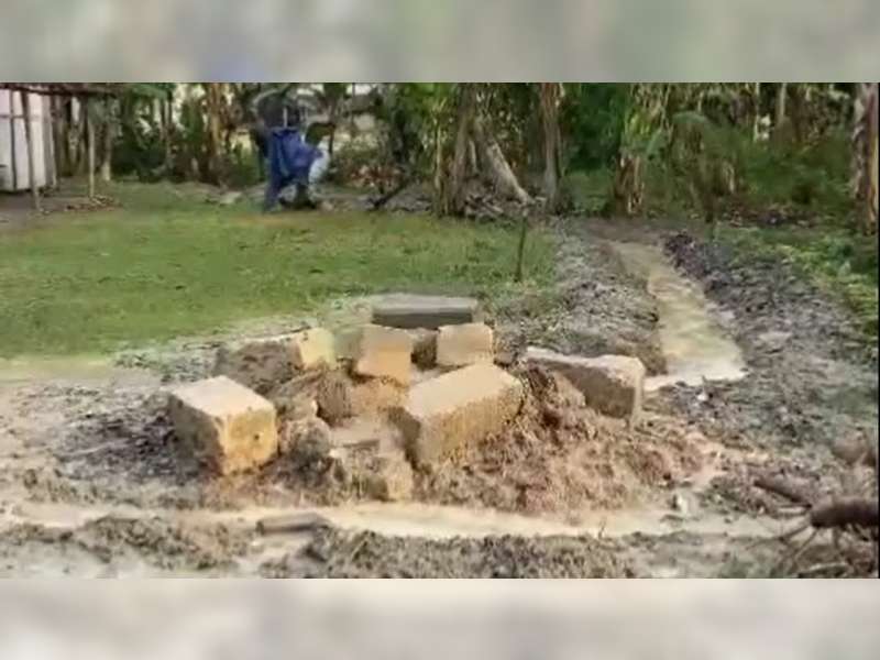 Semburan Air Bercampur Belerang Terjadi di Desa Sidomulyo, Kedungadem, Bojonegoro