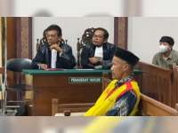 Didakwa Curi Ayam Milik Kepala Desa, Seorang Kakek di Bojonegoro Jalani Sidang Perdana