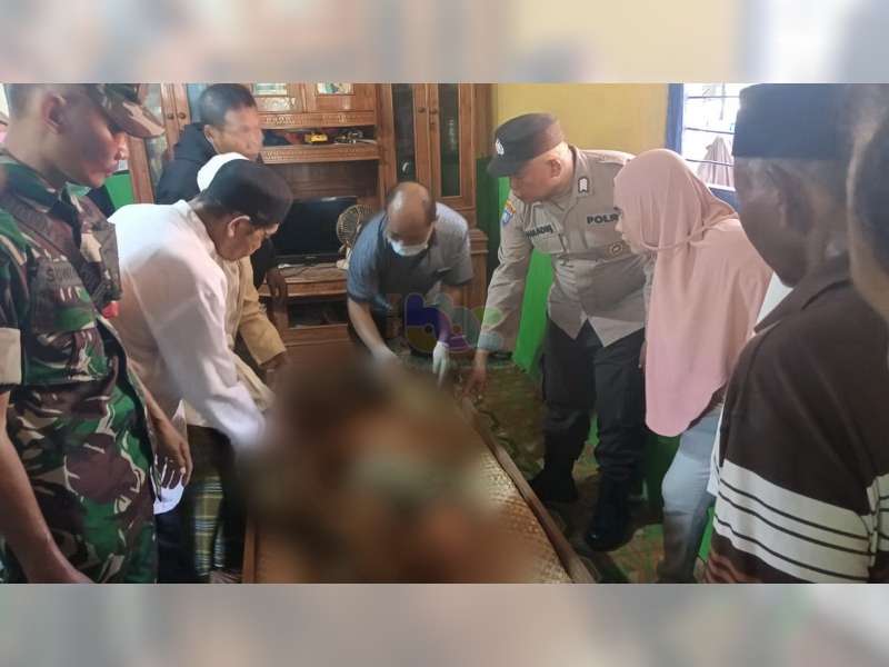 Tersengat Listrik saat Potong Pohon, Warga Sumberrejo, Bojonegoro Meninggal di Atas Pohon