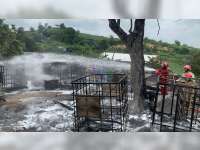 Rumah Pengolahan Minyak Tambang Sumur Tua di Kedewan, Bojonegoro Terbakar