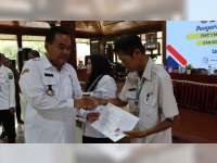 Bupati Serahkan SK Pensiun 71 ASN Pemkab Blora