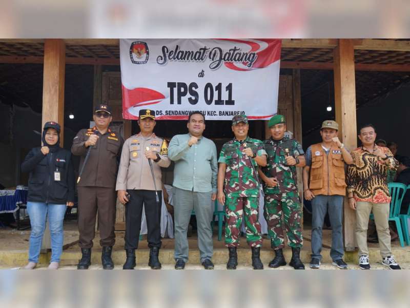 Jelang Hari Pencoblosan, Bupati Monitoring Kesiapan Sejumlah TPS di Blora