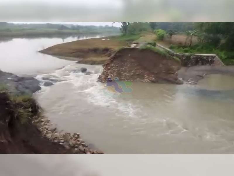 Tanggul Waduk di Padangan, Bojonegoro Jebol, Belasan Hektare Sawah Siap Panen Tergenang