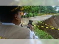 Tinjau Tebing Sungai Longsor di Cepu, Blora, Bupati Koordinasi dengan BBWS Bengawan Solo