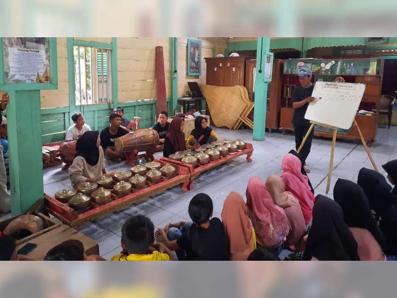Anak-anak Desa Bangowan, Blora Isi Waktu Jelang Buka Puasa dengan Latihan Gamelan