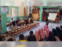 Anak-anak Desa Bangowan, Blora Isi Waktu Jelang Buka Puasa dengan Latihan Gamelan