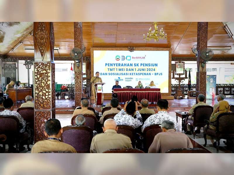 79 PNS Pemkab Blora Terima SK Pensiun dan Penghargaan