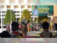 Peringati Hardiknas, Bupati dan ASN Pemkab Blora Berpakaian Adat