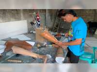 Kehilangan Kaki hingga Ditinggal Istri, Difabel asal Blora Ini Kini Jadi Perajin Kaki Palsu