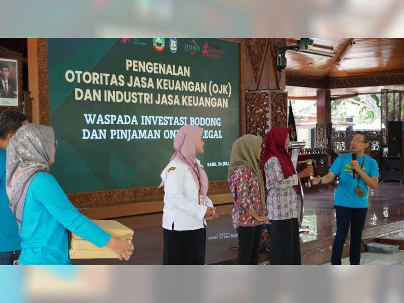 Tingkatkan Literasi Keuangan, OJK Berikan Edukasi pada Pelajar dan Santri di Blora
