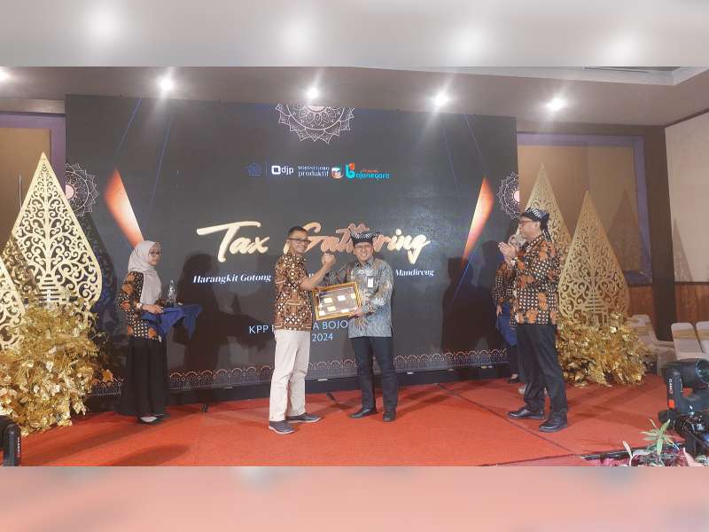 EMCL Terima Penghargaan Sebagai Pembayaran Pajak Terbesar di Bojonegoro