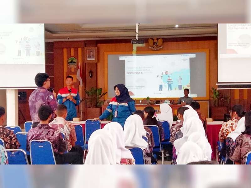 Hadapi Hoaks, PWI Blora Bersama Pertamina Perkuat Literasi Media di SMA Negeri 1 Blora