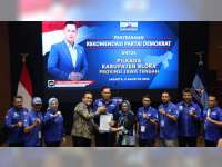 Partai Demokrat Serahkan Rekomendasi pada Bapaslon Arief Rohman-Sri Setyorini di Pilkada Blora 2024