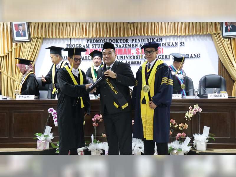 Raih Gelar Doktor dengan Predikat Cumlaude, Bupati Blora Arief Rohman Diapresiasi Menteri Desa PDTT