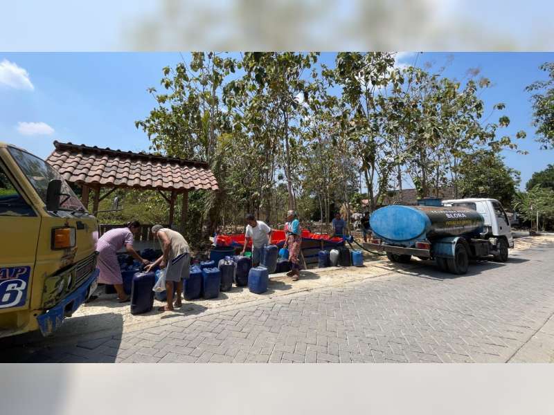 Peringati HUT Ke-79 Kejaksaan RI, Kejari Blora Bagikan Air Bersih