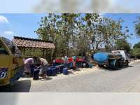 Peringati HUT Ke-79 Kejaksaan RI, Kejari Blora Bagikan Air Bersih