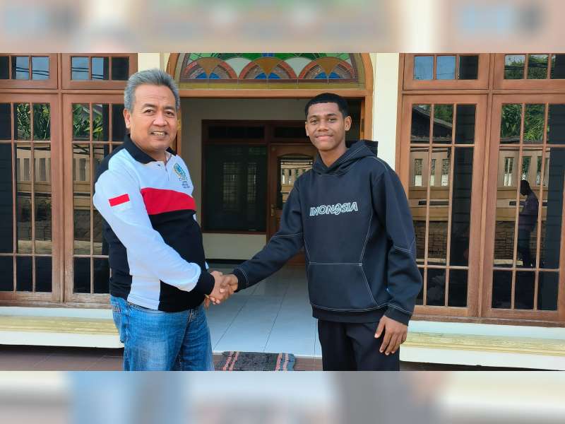 Hendak Ikuti TC di Spanyol, Pemain Timnas U-17 asal Bojonegoro, Fadly Albero Pamitan ke Bapak Angkatnya