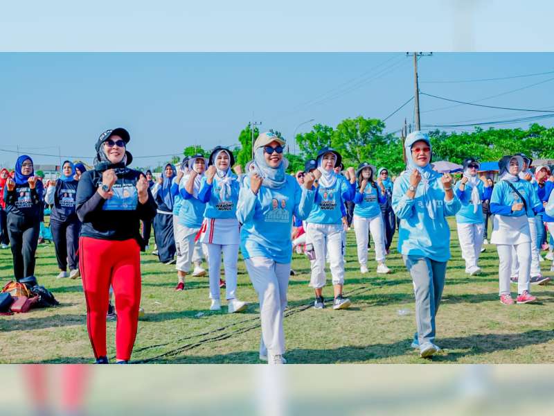 Cantika Wahono Bersama Nurul Azizah Senam Adem Bareng Ratusan Warga Kepohbaru, Bojonegoro