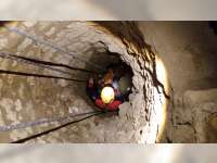 Dinas Pemadam Kebakaran Bojonegoro Evakuasi Seekor Sapi yang Tercebur di Dalam Sumur