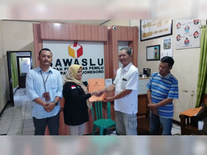Buntut Debat Pilkada Bojonegoro Ricuh, Anwar Sholeh Laporkan Paslon 01, Teguh-Farida ke Bawaslu