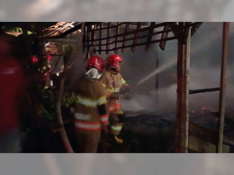 Ditinggal Berjualan Kopi, Rumah Warga Temayang, Bojonegoro Hangus Terbakar