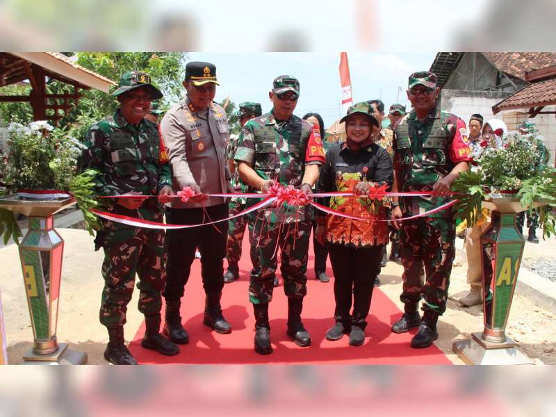 Pangdam IV Diponegoro Tutup TMMD Reguler Ke-122 di Kecamatan Banjarejo, Blora