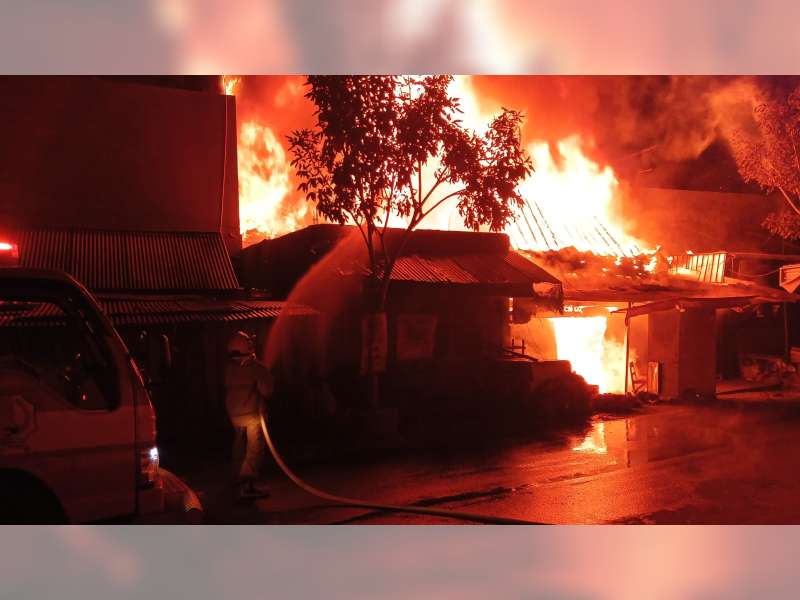 Satu Kios di Pasar Desa Ngraho, Bojonegoro Terbakar, Kerugian Capai Rp 350 Juta