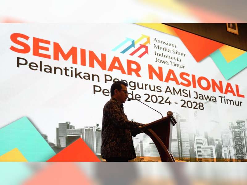 Wakil Menteri Komdigi Nezar Patria Hadiri Pelantikan Pengurus AMSI Jatim 2024-2028