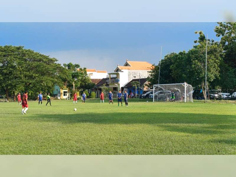 Jalin Silaturahmi, Awak Media Bojonegoro dan Blora Gelar Pertandingan ‘Fun Football’