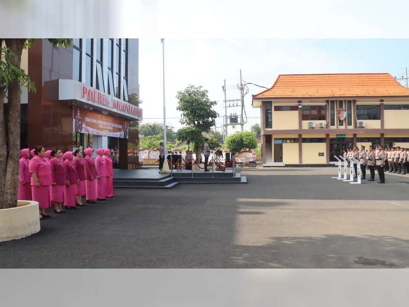 Dimutasi, Wakapolres dan Kasat Lantas Polres Bojonegoro Laksanakan Serah Terima Jabatan