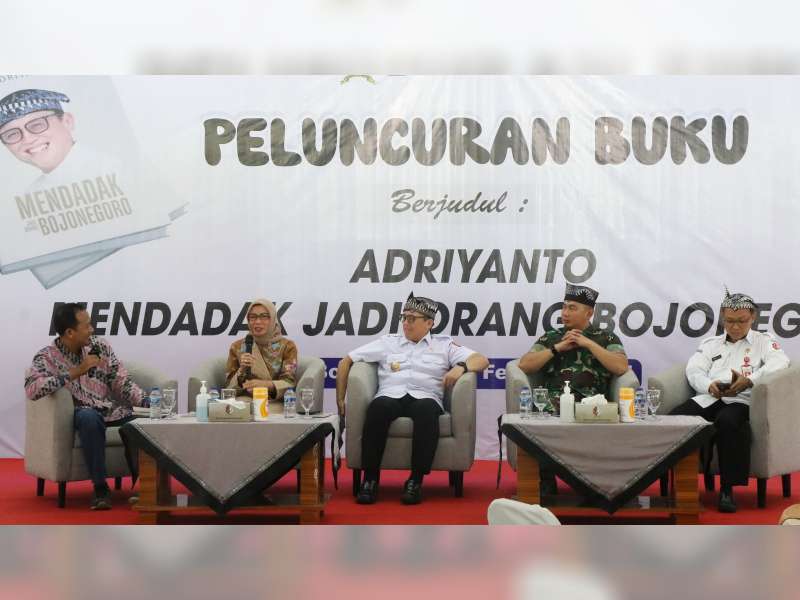 Buku &lsquo;Mendadak Jadi Orang Bojonegoro&rsquo; Kado Perpisahan Terindah Pj Bupati Adriyanto