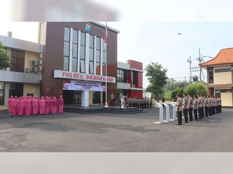Kapolres Bojonegoro Pimpin Upacara Sertijab Kasat Resnarkoba dan 8 Kapolsek Jajaran
