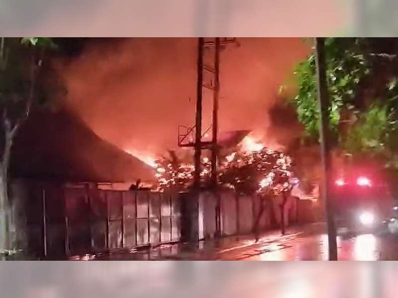 Diduga Akibat Korsleting Listrik, Gudang Kayu di Karangpacar, Bojonegoro Kota Terbakar