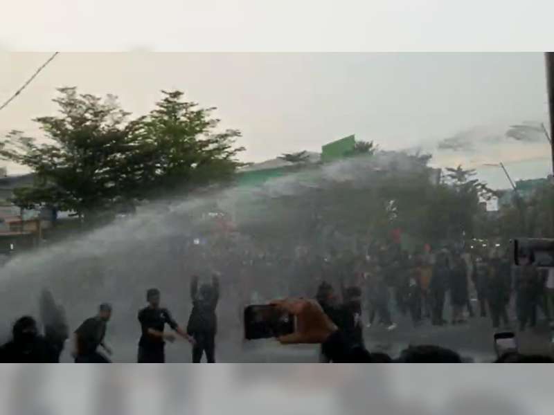 Demo Mahasiswa Tolak Pengesahan UU TNI di Bojonegoro Diwarnai Kericuhan