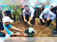 Tanam Alpukat, Bupati Bojonegoro Harap Mampu Lestarikan Lingkungan dan Bermanfaat untuk Masyarakat