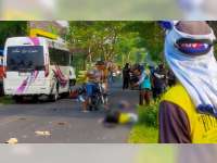 Tabrakan Motor dengan Elf di Balen, Bojonegoro, Satu Pemotor Meninggal, Seorang Lainnya Luka-Luka