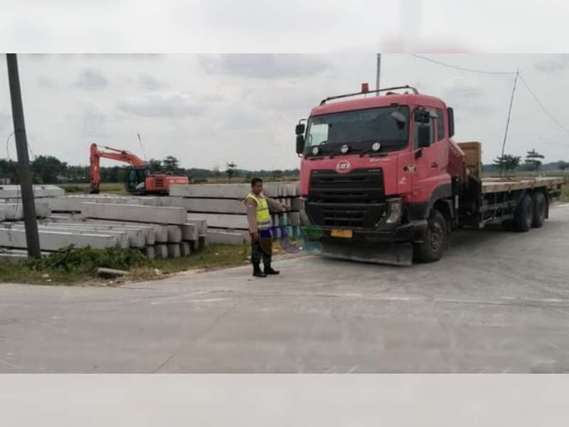 Tersengat Listrik PLN saat Turunkan Paku Beton, Operator Crane di Sukosewu, Bojonegoro Selamat
