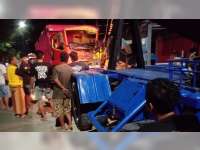 Truk Tabrak Truk Parkir di Sumberrejo, Bojonegoro, Satu Orang Kuli Panggul Meninggal Dunia