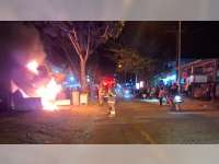 Diduga Akibat Pembakaran Sampah, Toko Servis Elektronik di Temayang, Bojonegoro Terbakar