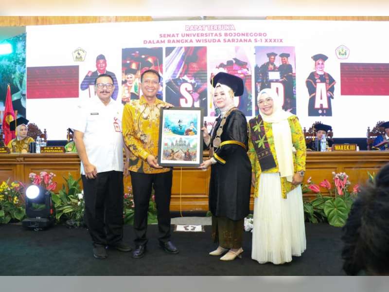 Bupati Setyo Wahono Tekankan Pentingnya Lulusan Bermental Pejuang pada Wisuda Unigoro ke-39