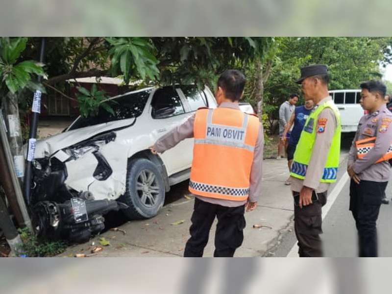 Tabrakan Motor vs Hilux Pikap di Gayam, Bojonegoro, Satu Orang Meninggal Satu Orang Luka-Luka
